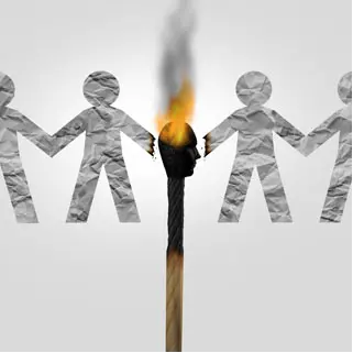 民主主義の危機と課題